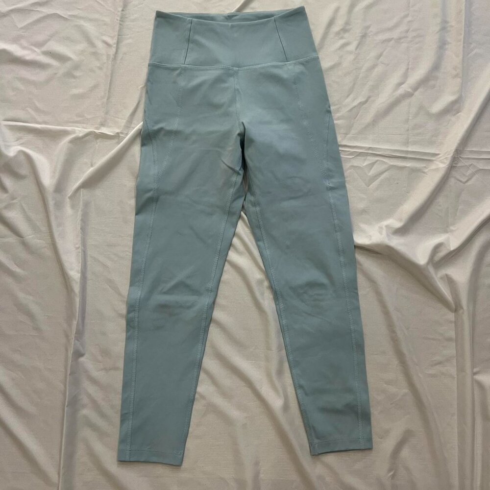 Cassie from euphoria’s light blue leggings from girlfriend collective
